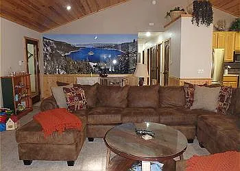 5 bed, 2800 sqft, $6,000 — Photo 2