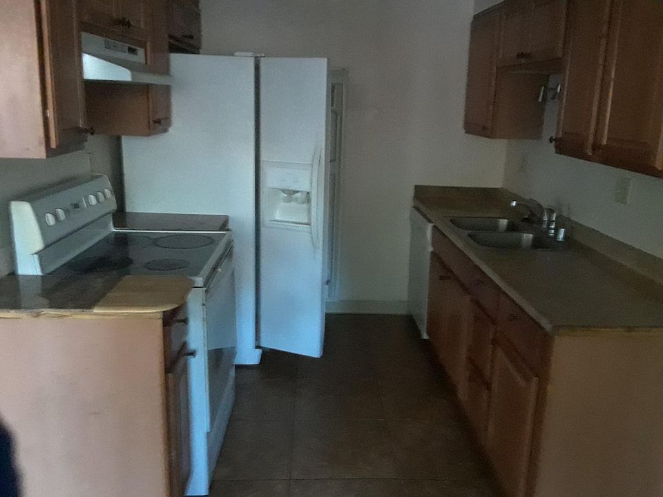 2nd image of 1096 Herbert Ave APT 1
