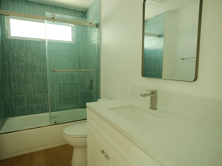 4313 1/2 Kenwood Ave — Photo 10