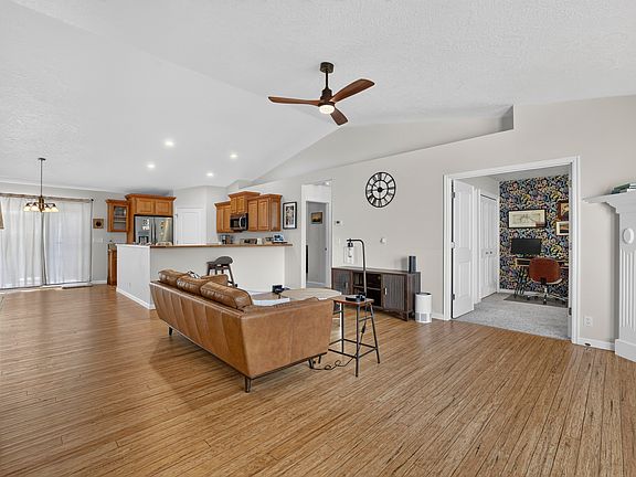 4th image of 8106 W Penny Ln