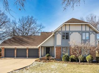 15693 Dresden Lake Ct, Chesterfield, MO