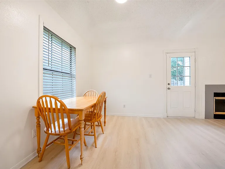 1702 Ireland Dr — Photo 10