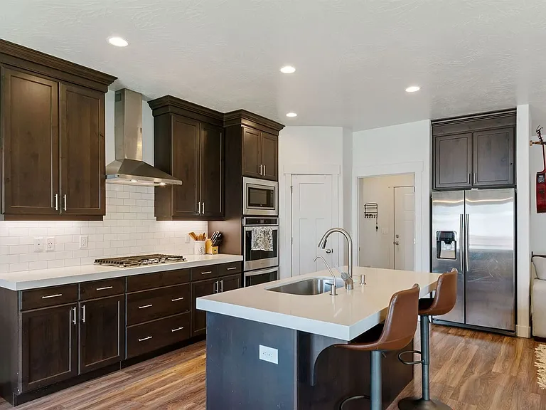 322 N 240 E — Photo 14