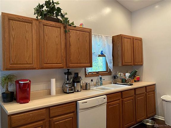 3rd image of 250 Wexford Dr