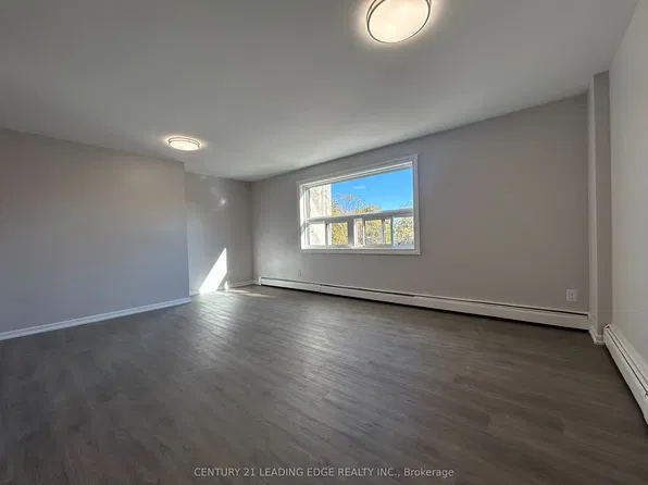 6311 Yonge St #3, Toronto, ON M2M 3X7