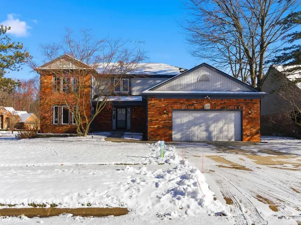 6190 Silverstone Dr, Troy, MI 48085