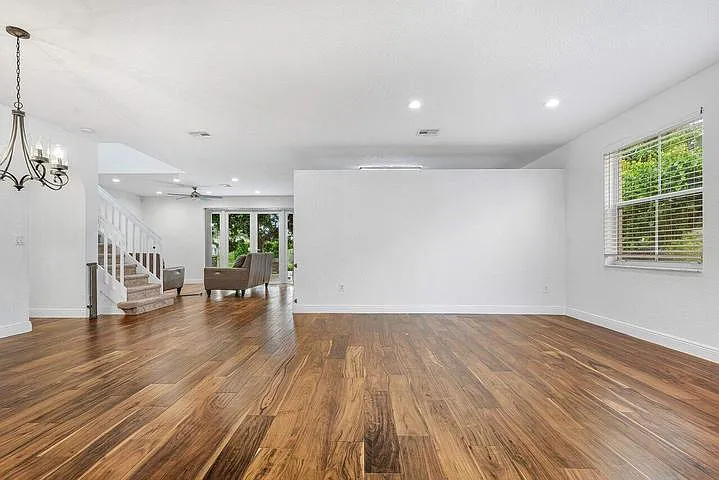 4 bed, 2558 sqft, $4,300 — Photo 3