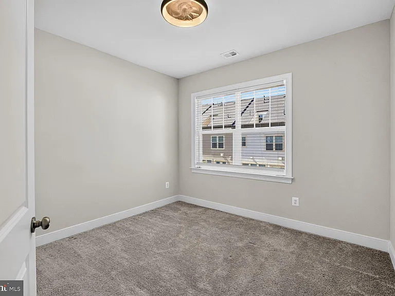 404 Sagan Pl — Photo 18