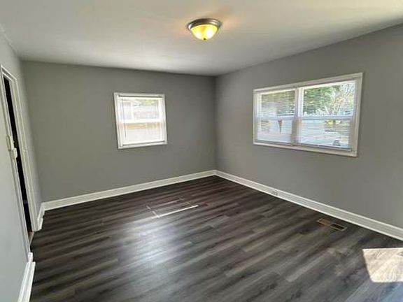 2nd image of 2622 Howey Rd
