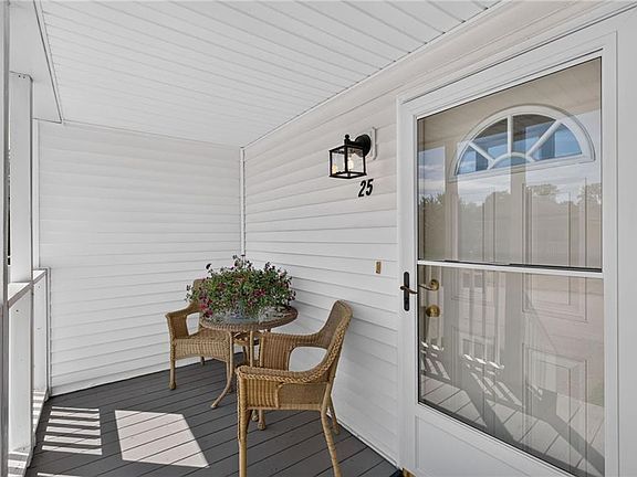 4th image of 25 Lark Ln