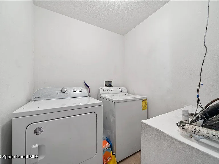 4635 Elena Way — Photo 24