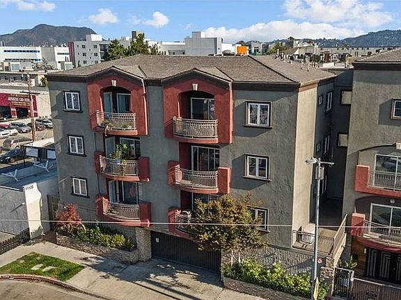 3rd image of 11124 Burbank Blvd APT 210