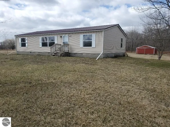 2272 S Porter Rd, Breckenridge, MI 48615