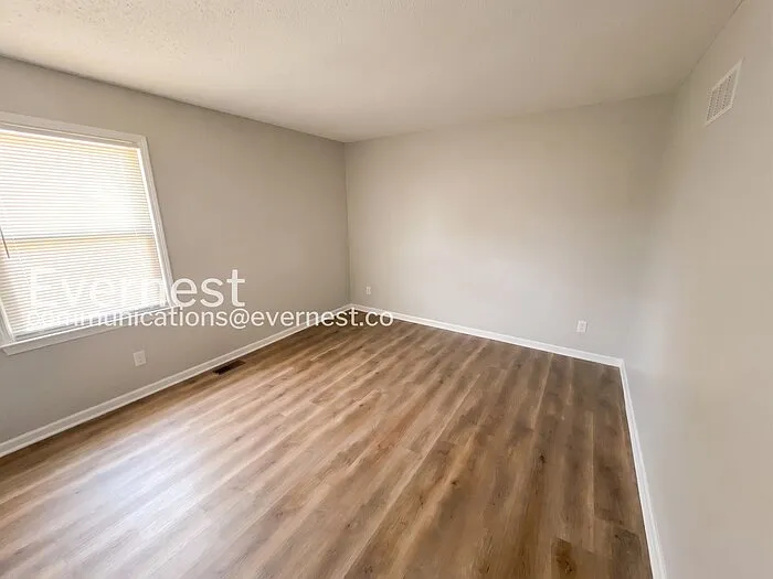9805 N Wayne Ave — Photo 22
