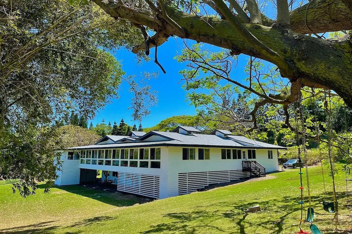 4 bed, 7000 sqft, $5,500 — Photo 1