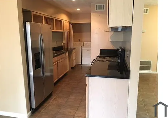 1460 Pine Log Rd NE #D — Photo 3