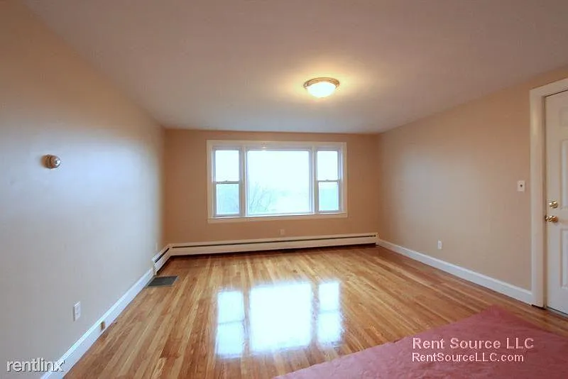 Building Photo - 98 Moreland St #1