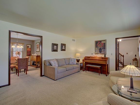 2nd image of 8871 Valley Circle Dr