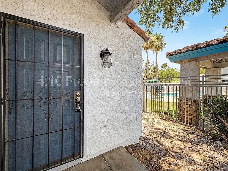 280 S Elizabeth Way #37 — Photo 2