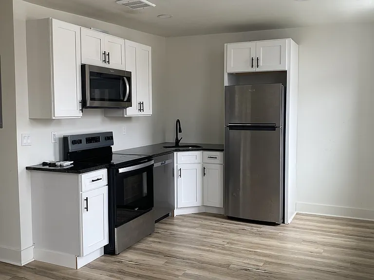 11 E Walnut St #3 — Photo 1