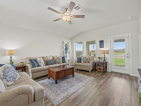 4th image of 5842 Wayne Way