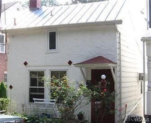 1st image of 32 S Ferris St
