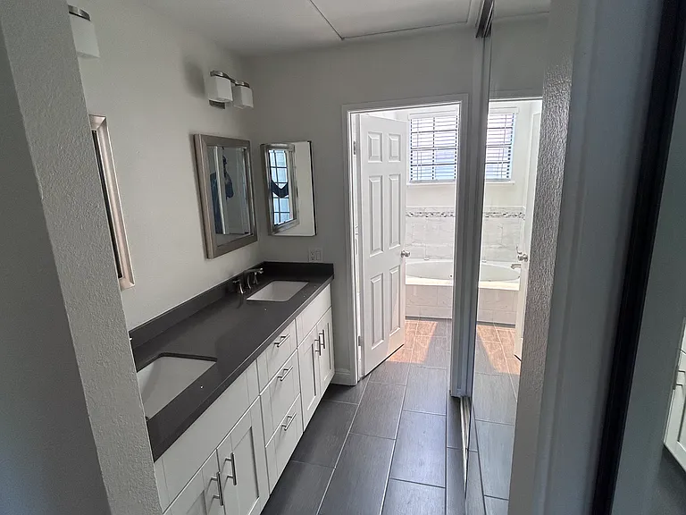 821 W 15th St #3D — Photo 30