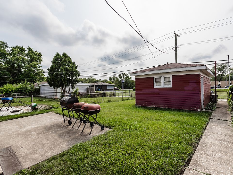 2nd image of 16530 Emerald Ave
