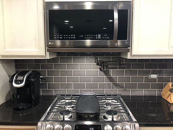2nd image of 2818 Sunrise Ln