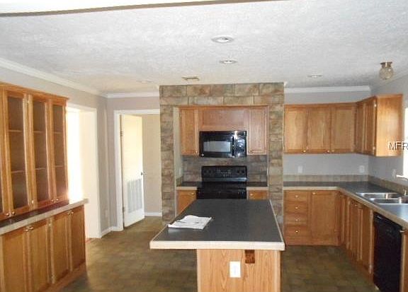 2nd image of 26421 Glenwood Dr