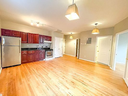 3rd image of 863 Hancock St APT 2B