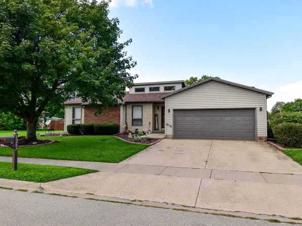 1207 E Blackhawk Pl, Pontiac, IL 61764