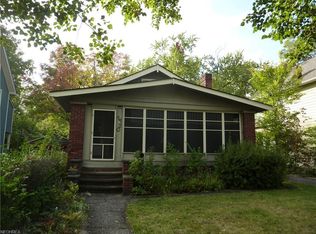 1520 Rydalmount Rd, Cleveland Heights, OH 44118