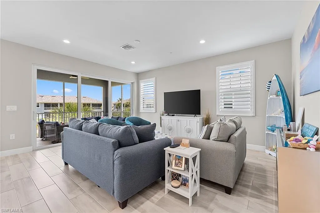 2 bed, 2.0 bath, 1660 sqft, $3,200 — Photo 3