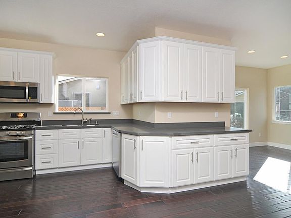 4th image of 130 Campoli Dr