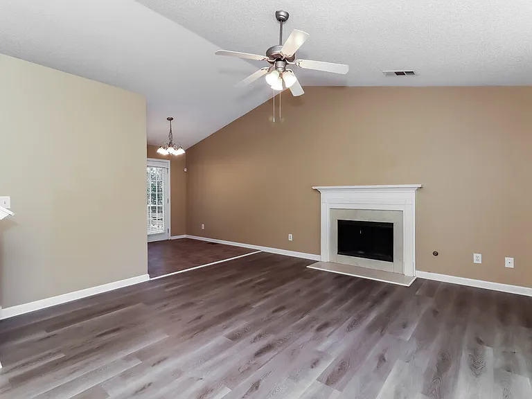 233 Galvin Trl — Photo 7