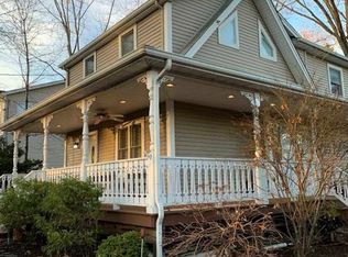 17 W Midland Ave, Paramus, NJ 07652