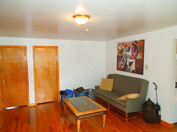 5th image of 70 S Montgomery St #2