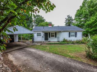 121 Orchard Ln, Oak Ridge, TN 37830