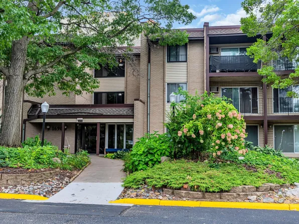 1690 Highway 36 W APT 216, Roseville, MN 55113