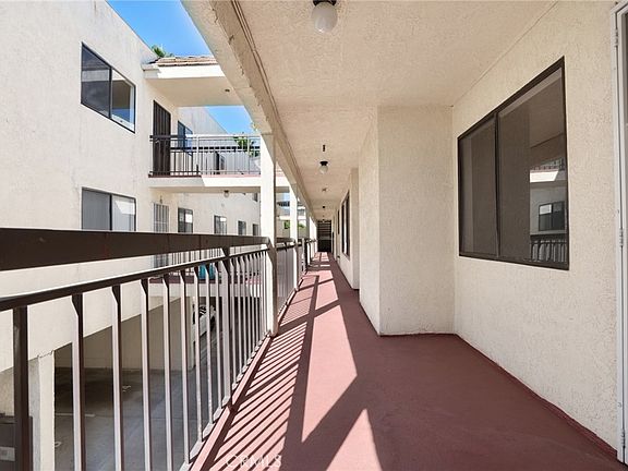 3rd image of 814 E Windsor Rd APT 208