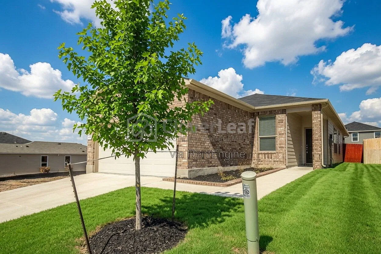 4 bed, 2.0 bath, 1418 sqft, $1,695 — Photo 2
