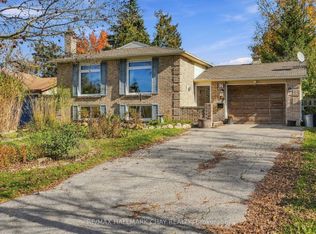 17 Wells Cres, Barrie, ON L4N 5W8