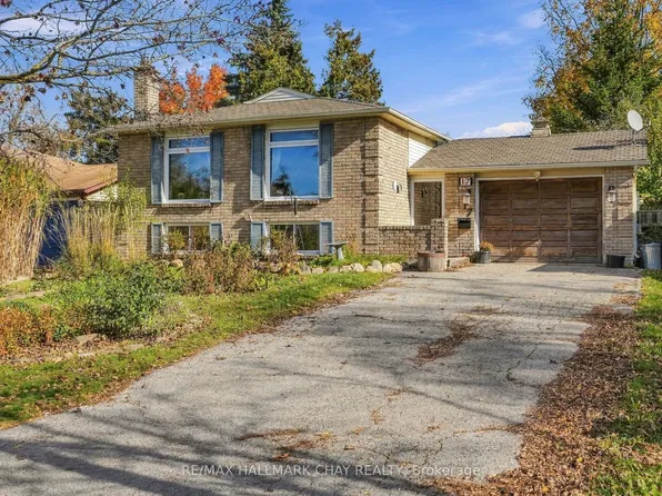 17 Wells Cres, Barrie, ON L4N 5W8