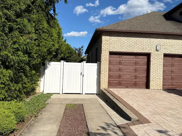 69 Dahlia St, Staten Island, NY