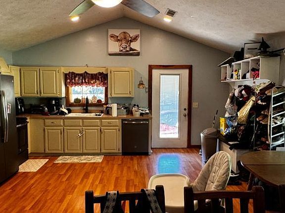5th image of 227 Tory Dr