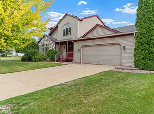 1039 Yale Dr, Oxford, MI 48371