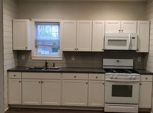 611 N Cemetery St, Roanoke, IL