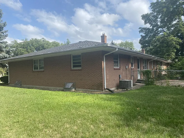 1207 Eastview Rd — Photo 44