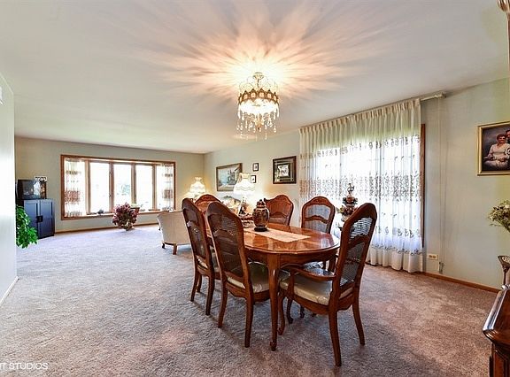 5th image of 10904 Chaucer Dr